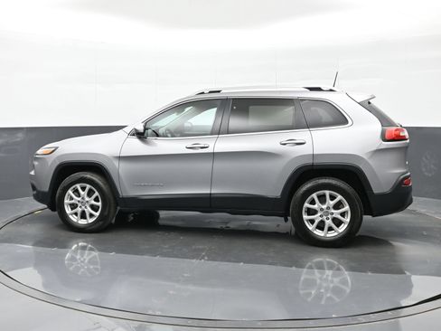 Used 2016 Jeep Cherokee Latitude AWD/4WD image 9