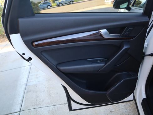 Used 2018 Audi Q5 2.0T Premium image 26