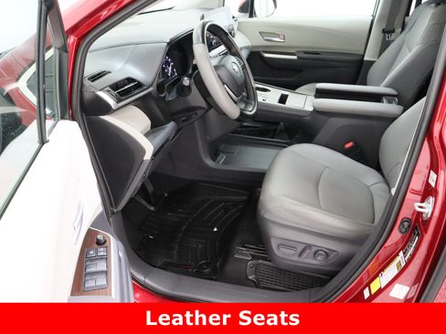 Certified 2021 Toyota Sienna XLE image 14