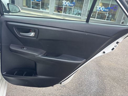 Used 2015 Toyota Camry SE image 41