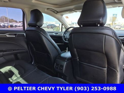 Used 2019 Ford Fusion SEL image 16