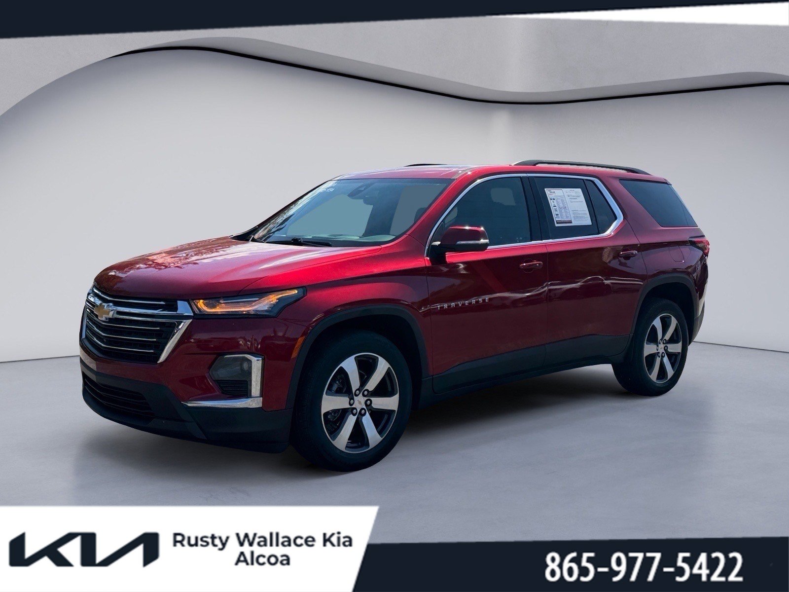 Used 2023 Chevrolet Traverse LT w/ LT Premium Package AWD/4WD image 1