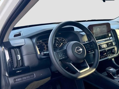 Used 2023 Nissan Pathfinder S image 20