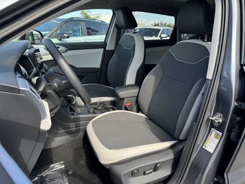 Used 2025 Volkswagen Taos SE AWD/4WD image 15