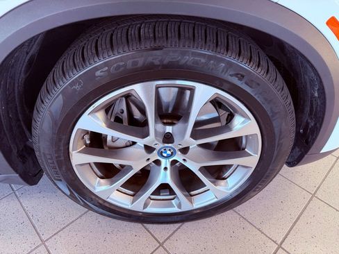 Used 2025 BMW X5 xDrive50e image 19