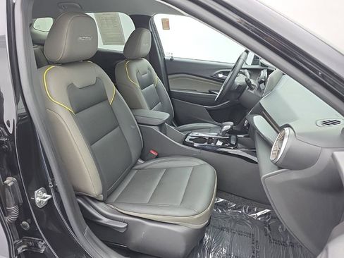 Used 2025 Chevrolet Trax ACTIV FWD image 39
