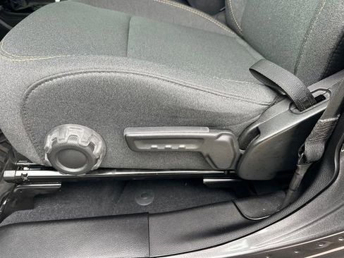 Used 2025 Jeep Gladiator Sport image 16