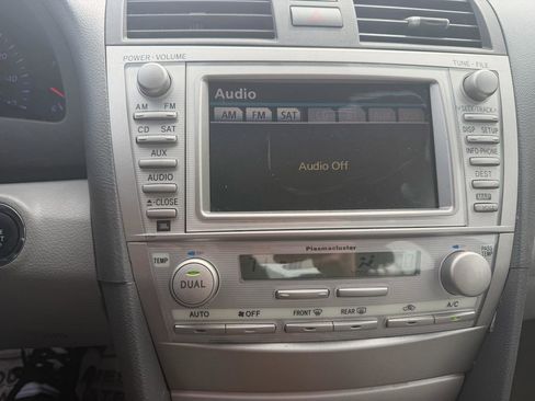 Used 2010 Toyota Camry XLE FWD image 18