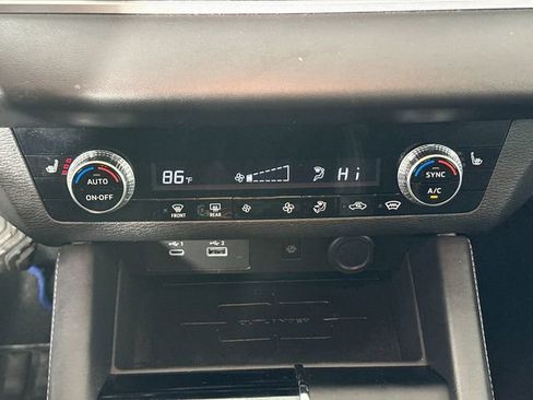 Used 2024 Mitsubishi Outlander SE image 14