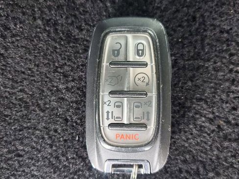 Certified 2024 Chrysler Pacifica Touring-L image 35