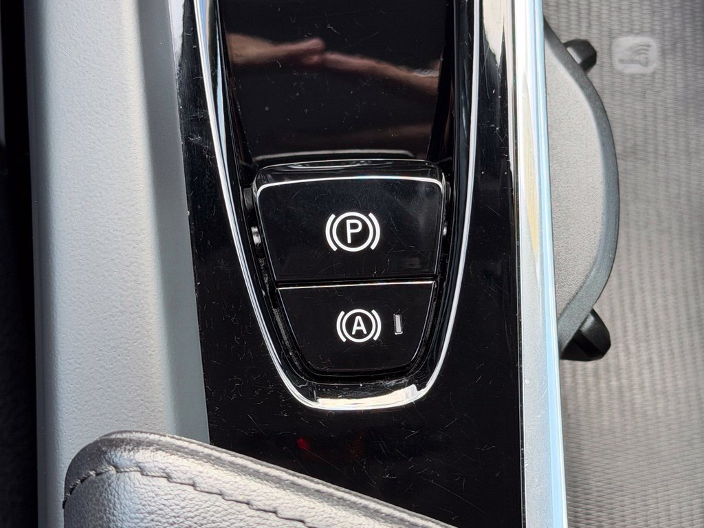 Used 2023 Volvo XC60 B5 Plus w/ Climate Package AWD/4WD image 17