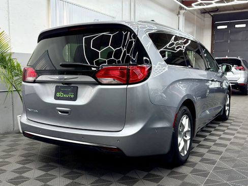 Used 2019 Chrysler Pacifica Touring Plus w/ Advanced Safetytec Group image 4