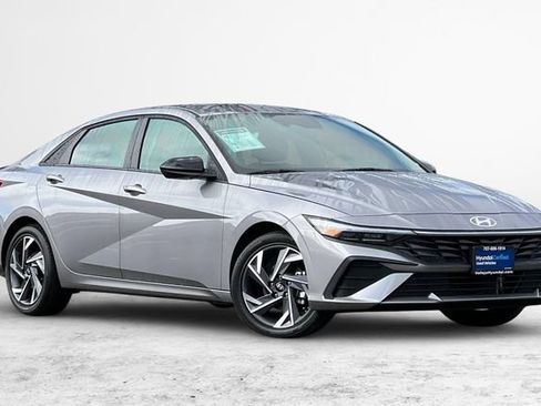 Certified 2025 Hyundai Elantra SEL FWD image 1