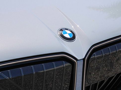 New 2026 BMW X3 xDrive30 w/ M Sport Package AWD/4WD image 9