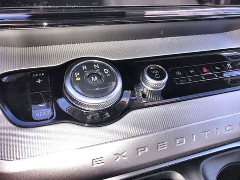 Used 2025 Ford Expedition Active AWD/4WD image 20