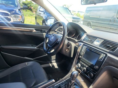 Used 2016 Volkswagen Passat 1.8T SE FWD image 11