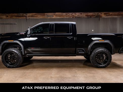Used 2025 GMC Sierra 2500 AT4X image 6