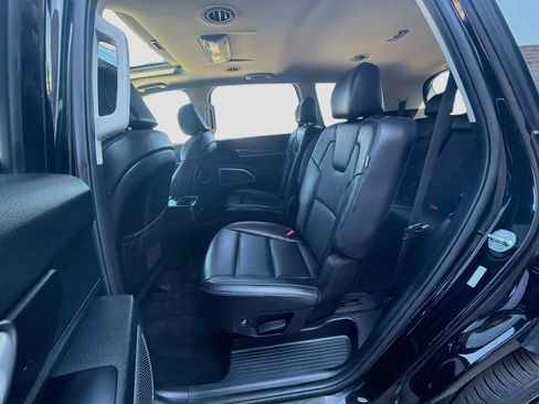 Used 2025 Kia Telluride S AWD/4WD image 29