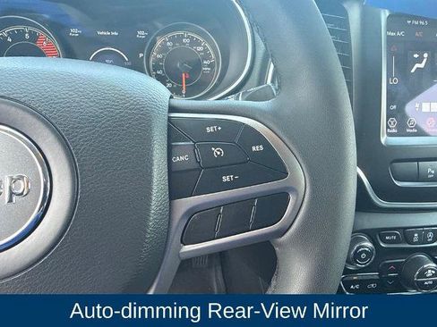 Used 2022 Jeep Cherokee Latitude Lux w/ Sun & Sound Group FWD image 23