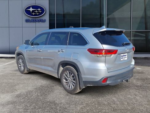 Used 2017 Toyota Highlander XLE image 4