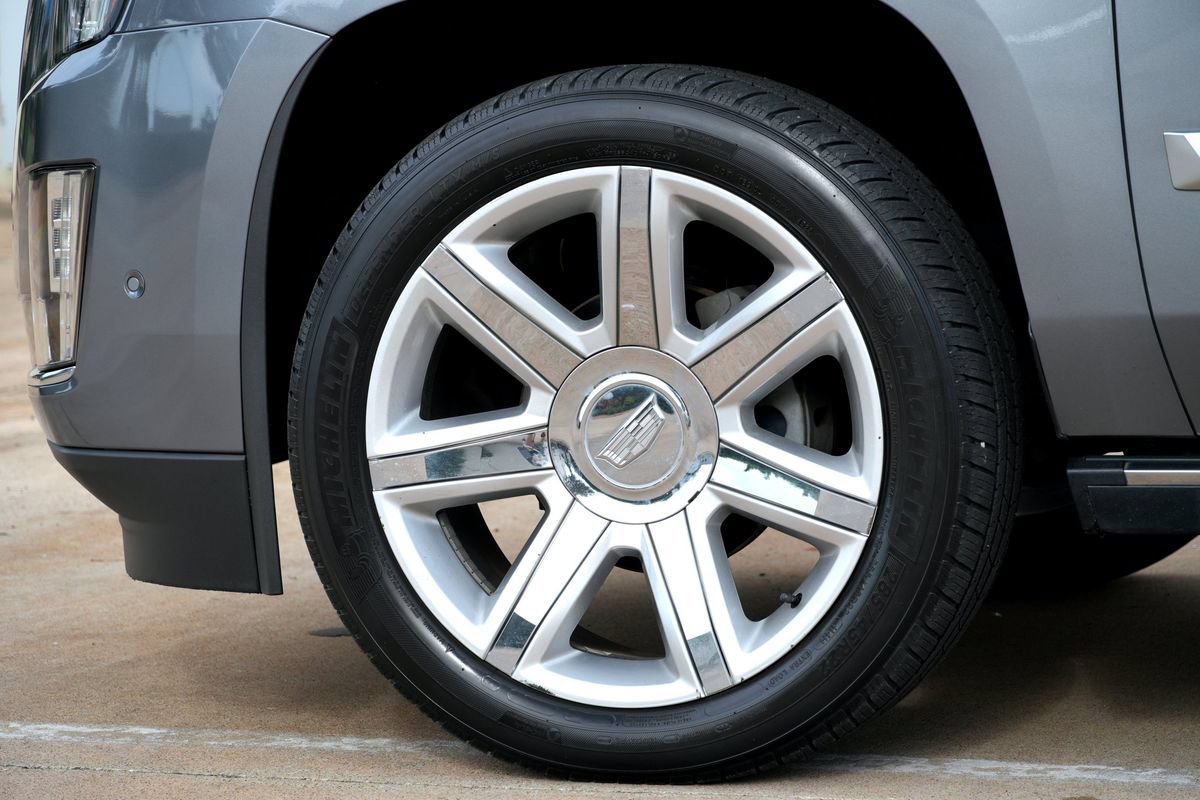 Used 2019 Cadillac Escalade Premium Luxury AWD/4WD image 26
