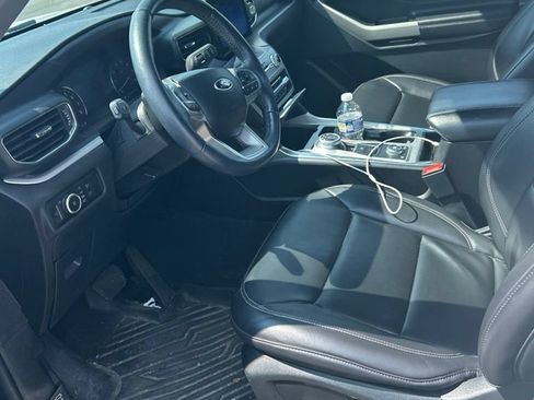 Used 2023 Ford Explorer XLT w/ Equipment Group 202A AWD/4WD image 7