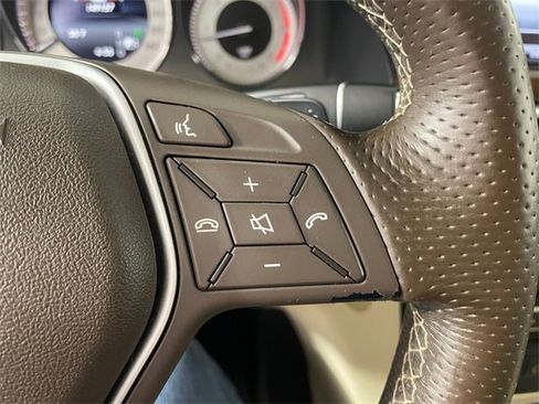 Used 2014 Mercedes-Benz GLK 250 BlueTEC 4MATIC image 12