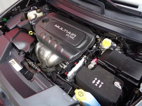 Used 2016 Jeep Cherokee Latitude w/ Comfort/Convenience Group image 3