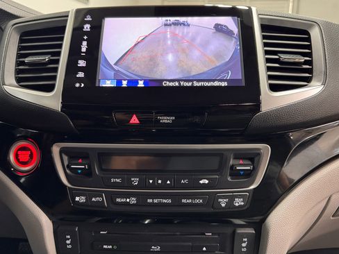 Used 2017 Honda Pilot Touring image 10