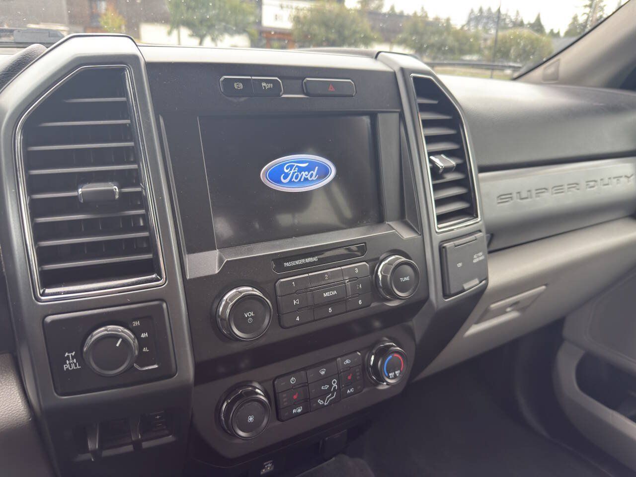 Used 2021 Ford F350 XLT w/ XLT Premium Package AWD/4WD image 14