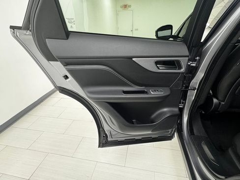 Used 2020 Jaguar F-PACE S image 11