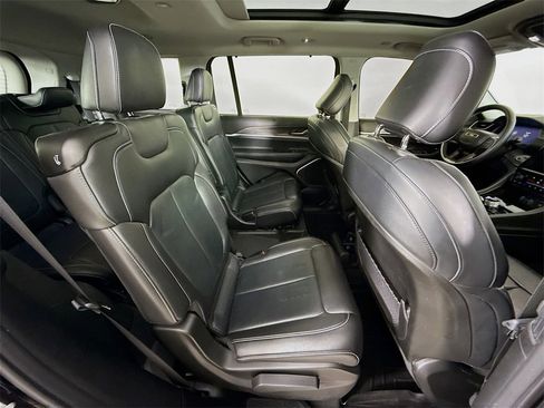 Used 2022 Jeep Grand Cherokee L Limited w/ Luxury Tech Group II image 31