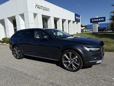 Certified 2024 Volvo V90 B6 Cross Country Ultimate image 2