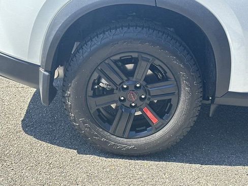 Used 2025 Nissan Rogue SV image 22