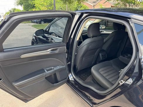 Used 2019 Ford Fusion SE FWD image 17