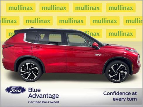 Used 2025 Mitsubishi Outlander 4WD Plug-In Hybrid image 2