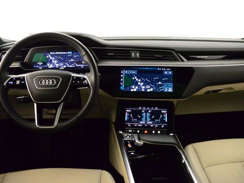 Used 2023 Audi e-tron Premium w/ Convenience Plus Package image 15