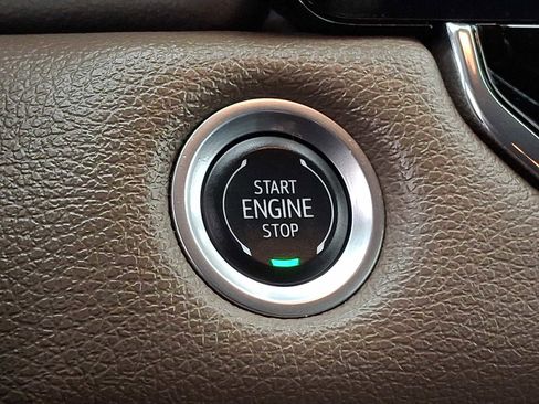 Certified 2025 GMC Canyon Denali image 23