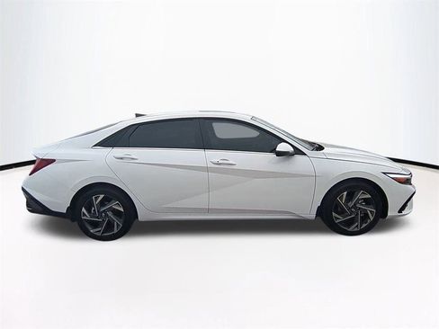 New 2026 Hyundai Elantra Limited FWD image 4