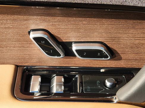 Certified 2024 Land Rover Range Rover Sport SE image 23