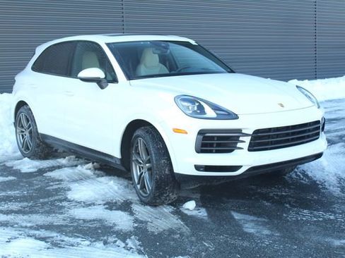 Certified 2023 Porsche Cayenne Platinum Edition image 10