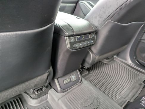 Used 2024 Toyota Highlander Platinum AWD/4WD image 22