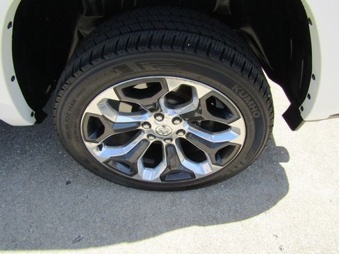 Used 2019 RAM 1500 Limited AWD/4WD image 10