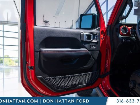 Used 2018 Jeep Wrangler Unlimited Rubicon AWD/4WD image 16