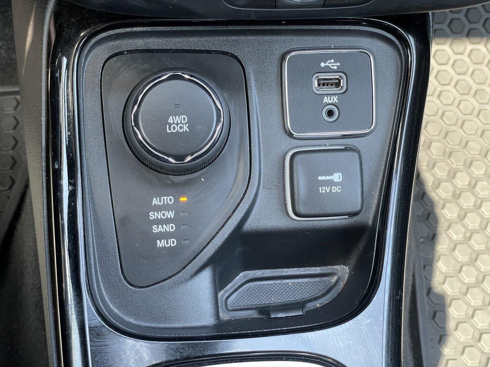 Used 2018 Jeep Compass Latitude w/ Popular Equipment Group AWD/4WD image 29
