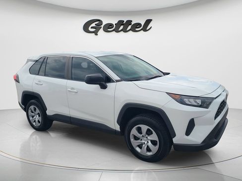 Used 2022 Toyota RAV4 LE FWD image 3