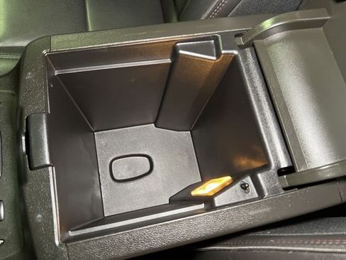 Used 2023 Chevrolet Traverse RS image 28