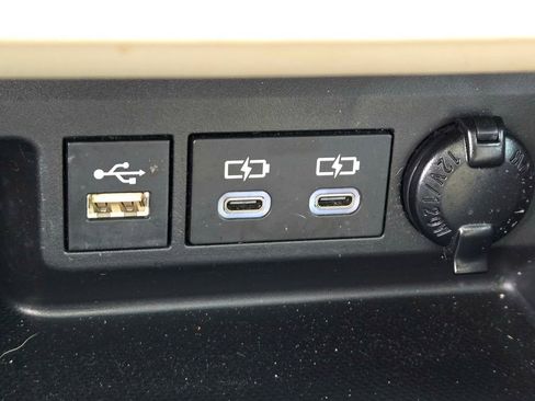 Used 2023 Toyota Highlander XLE image 18