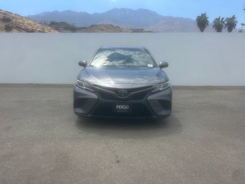 Used 2019 Toyota Camry SE w/ Convenience Package FWD image 2