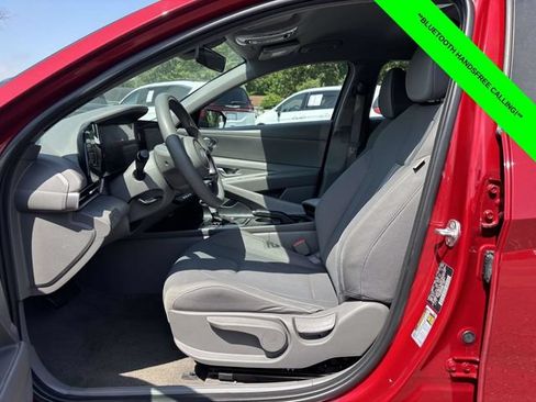 Used 2024 Hyundai Elantra SEL FWD image 3